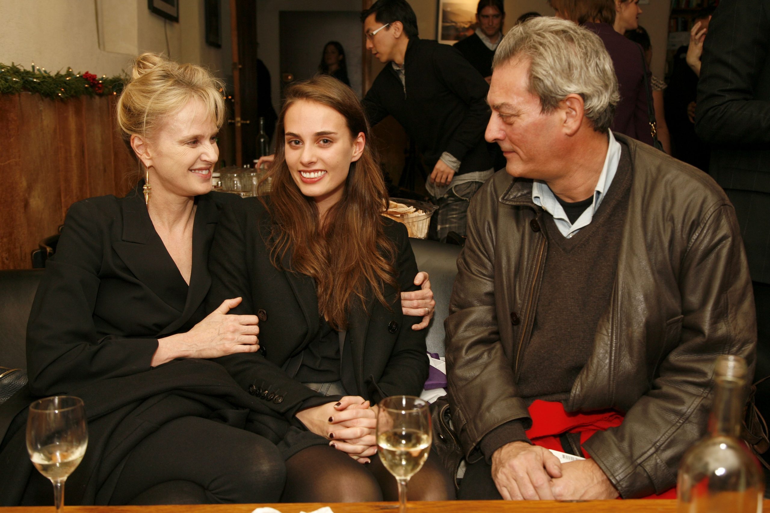 Paul Auster con su esposa (y también novelista) Siri Hustvedt y su hija Sophie